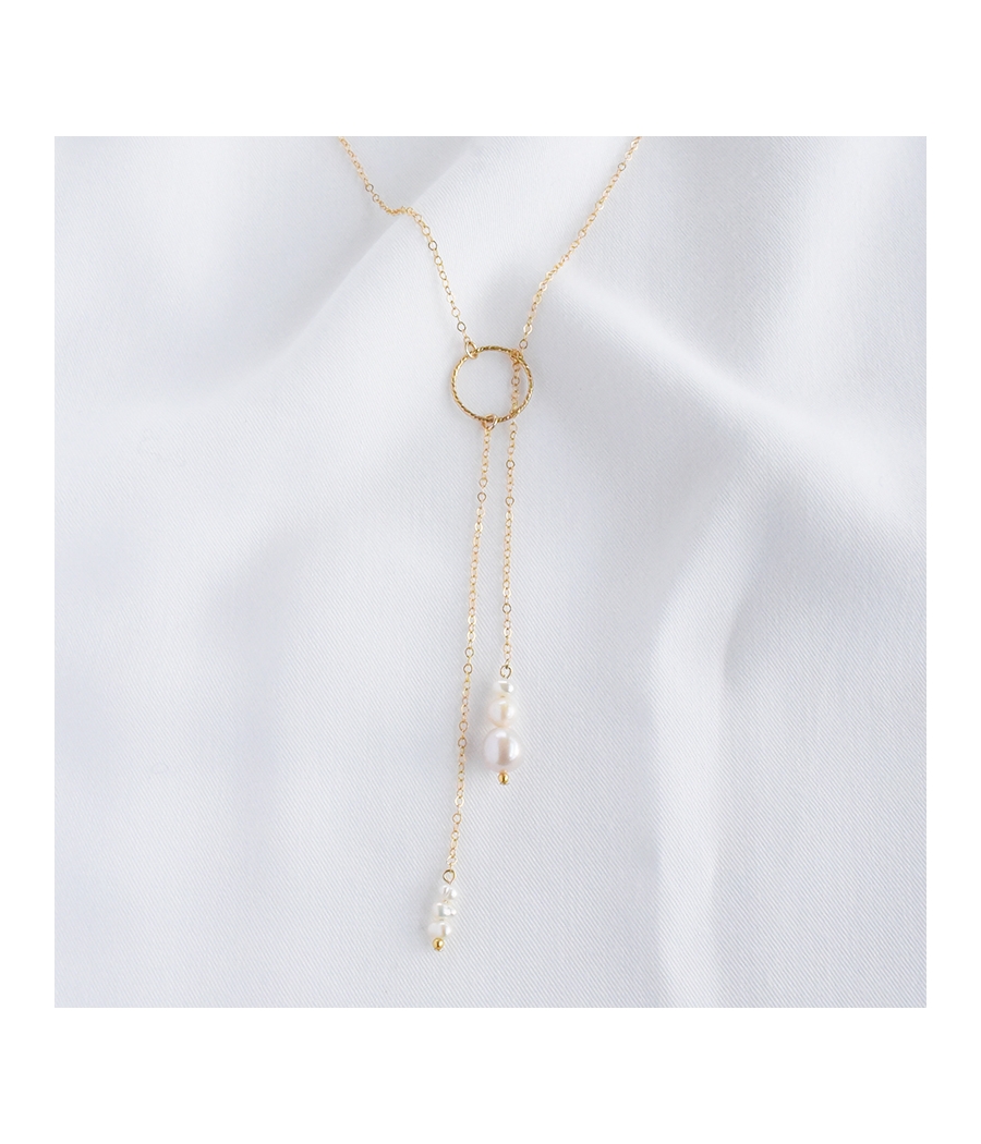 Collier cravate chaine fine et perles blanches MARINE