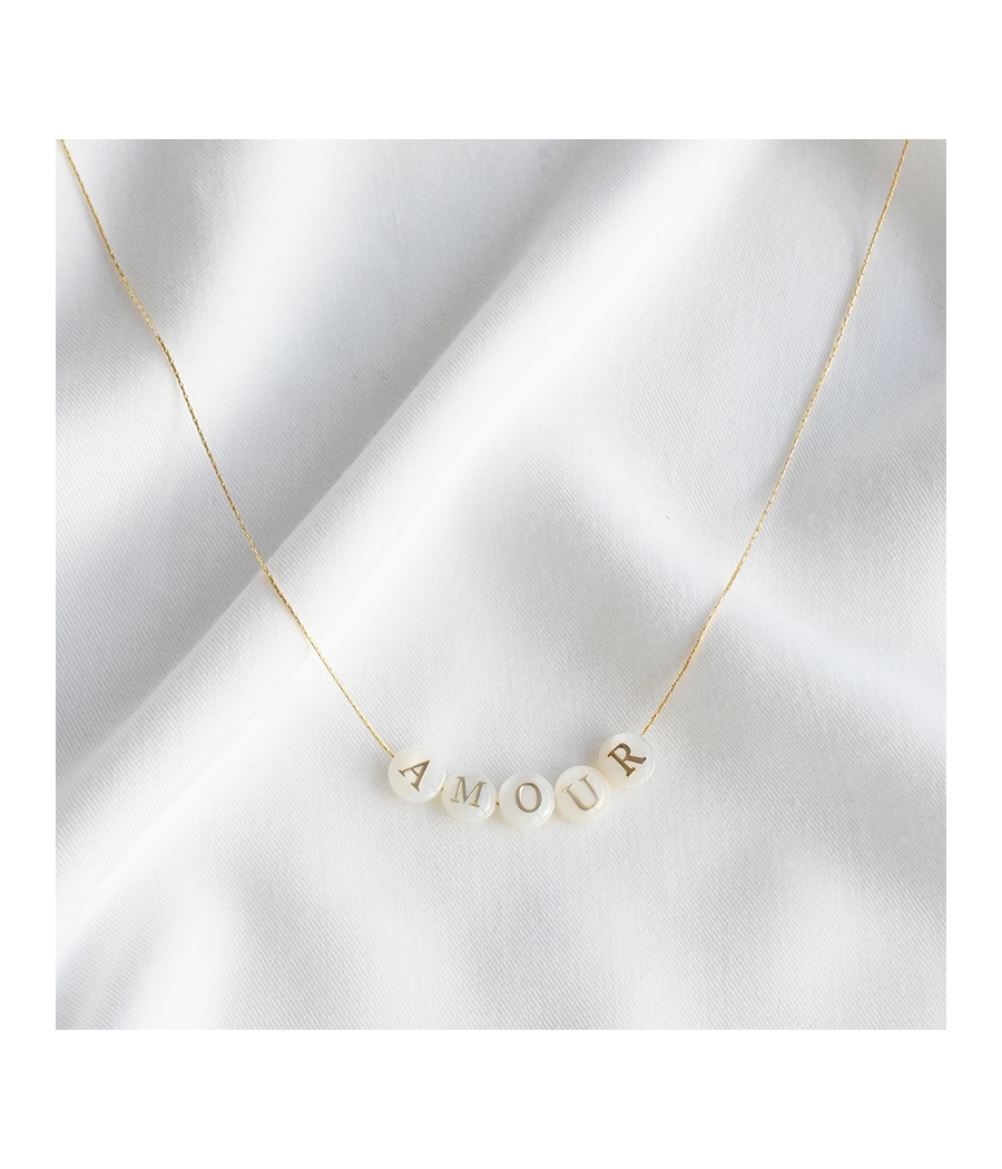 Collier chaine fine et lettres nacre inscription AMOUR CELESTE