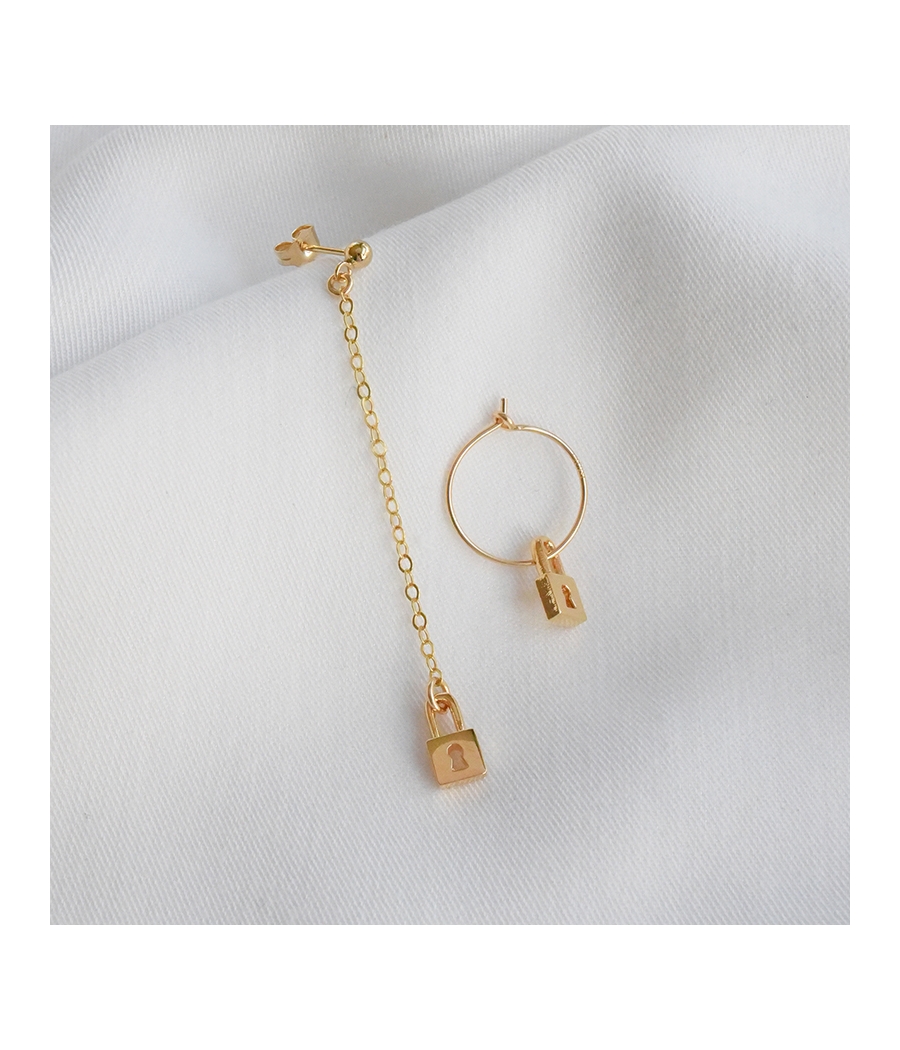 Boucles d'oreilles asymétriques cadenas or CLAUDINE